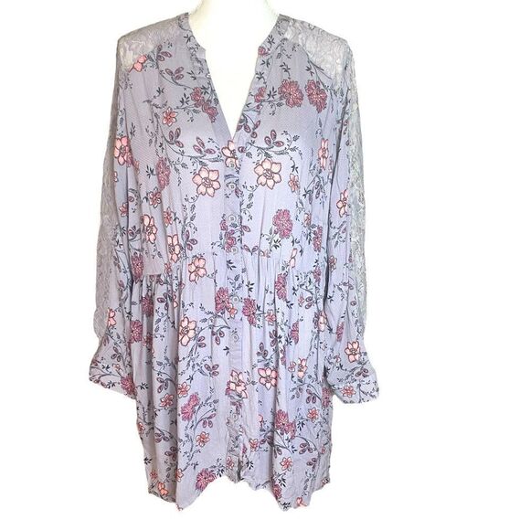 Torrid Wm’s Sz 4 Light Gray Purple Floral Lace Textured Boho Hi Lo Tunic Blouse - Picture 1 of 6